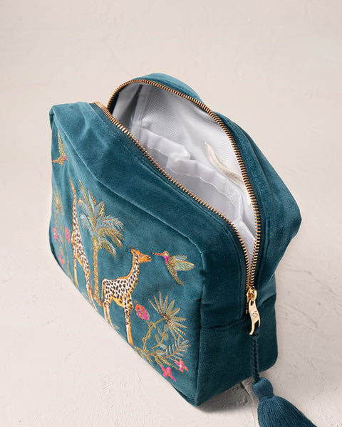 Wild Giraffe Palm Rich Blue Velvet Wash Bag