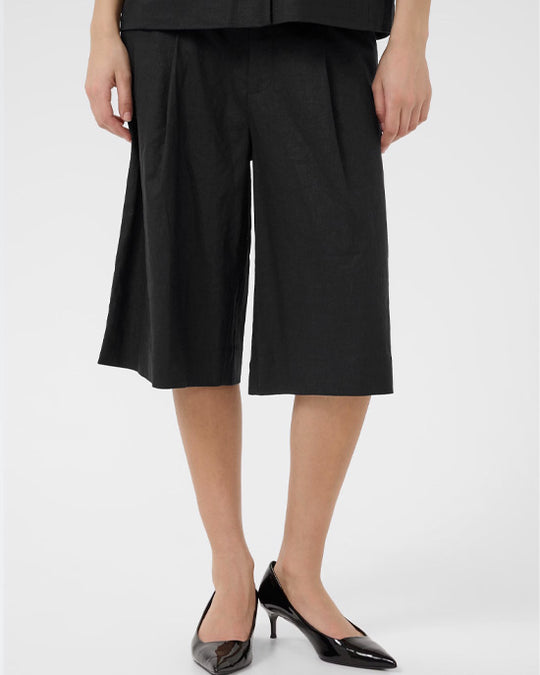 Izza linen shorts black