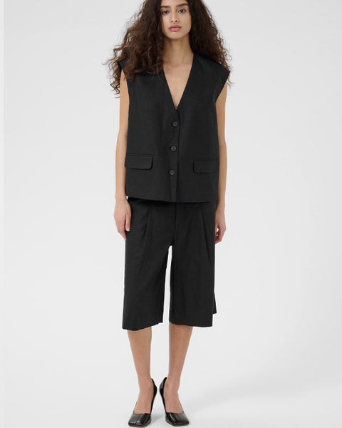 Izza linen shorts black