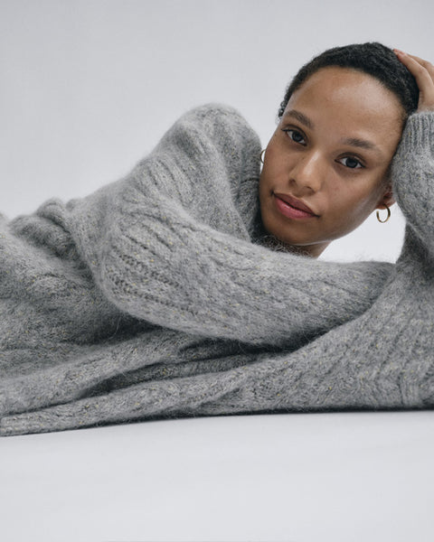 Unnur Hale V-neck Knit Drizzle