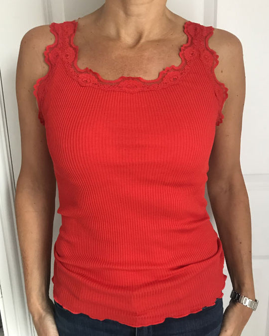 Classic silk top w lace Spicy Red